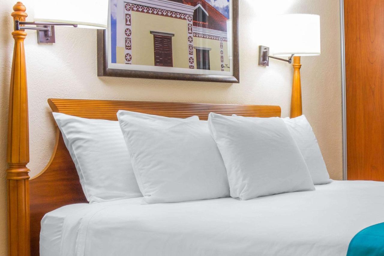 Bluegreen Vacations La Cabana Resort, An Ascend Collection Palm Beach Bagian luar foto